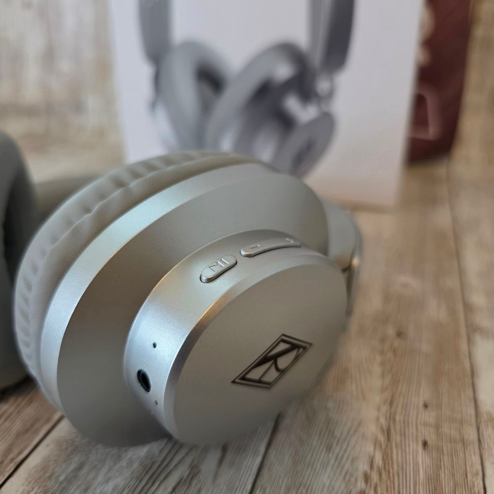 Ralph Lauren Unisex Wireless Headphones Gray/Silver - Picture 4 of 9
